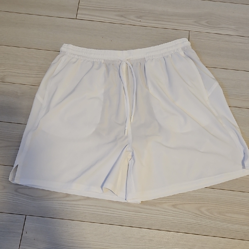 Lululemon Pace Rival High Rise Size 8 Shorts Womens 8 white High Rise Drawstring